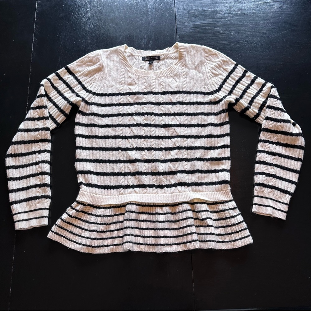 Banana Republic Medium Cream Cable Knit Sweater Luxury Material Cashmere Wool